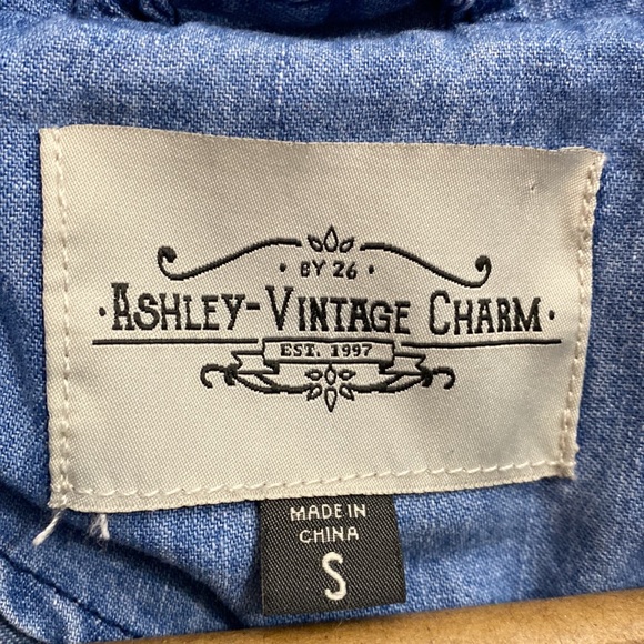 Ashley Vintage Charm Lightweight Hooded Denim Utility Jacket - Picture 2 of 6